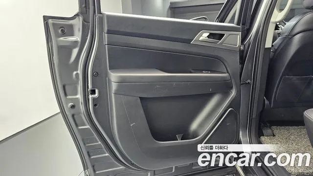 KGM Rexton 2019 thumb 6