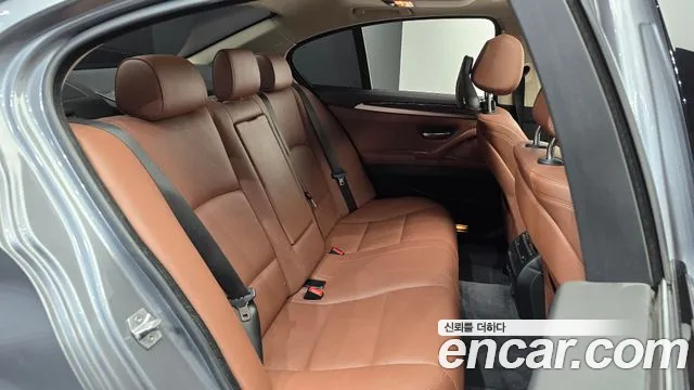 BMW 5 серии 2015 thumb 5