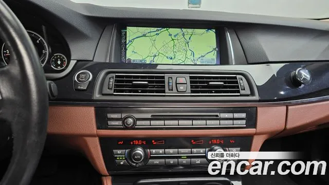 BMW 5 серии 2015 thumb 10
