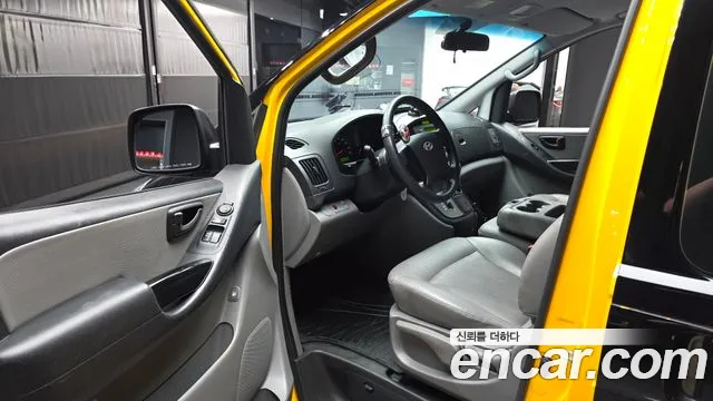 Hyundai Staria 2015 thumb 5