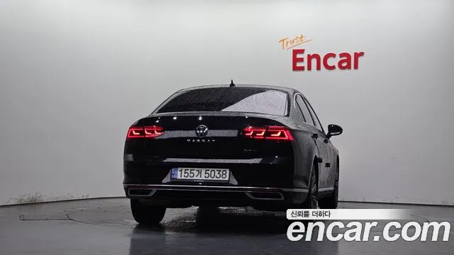 Volkswagen Passat GT 2021 thumb 7