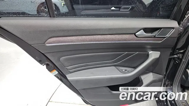 Volkswagen Passat GT 2021 thumb 9