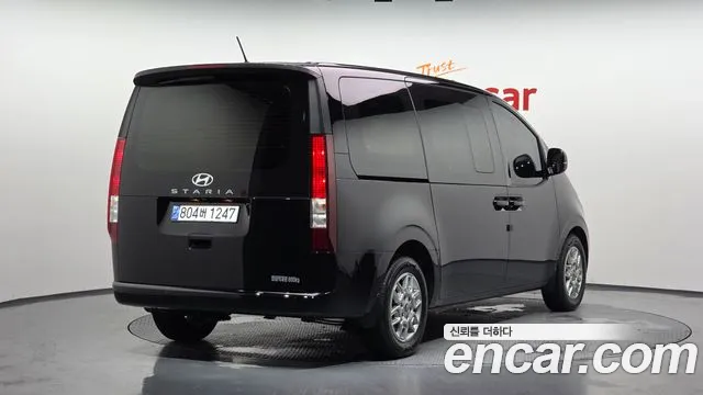 Hyundai Staria 2025 thumb 2