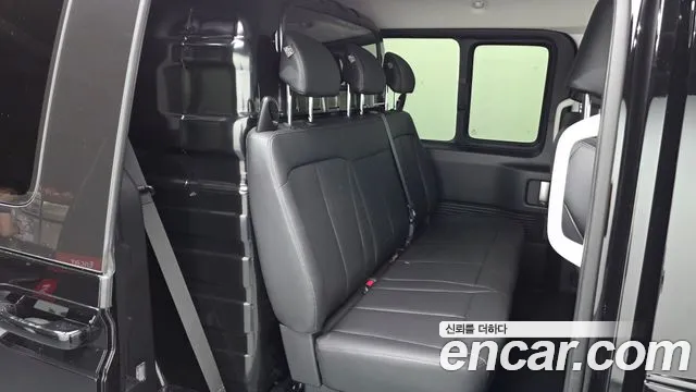 Hyundai Staria 2025 thumb 4