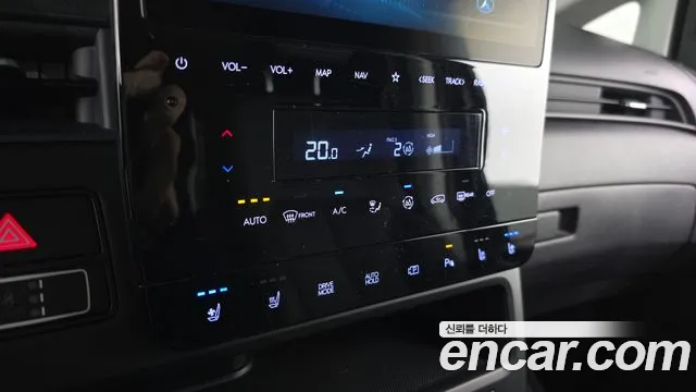 Hyundai Staria 2025 thumb 12