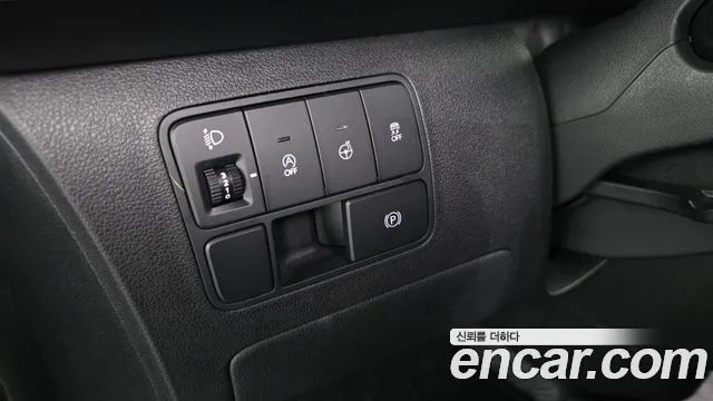 Hyundai Staria 2025 thumb 11