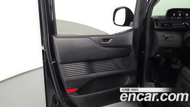 Hyundai Staria 2025 thumb 6