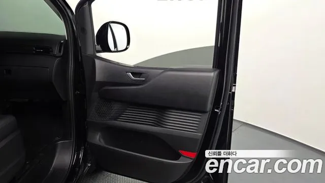 Hyundai Staria 2025 thumb 10