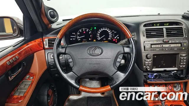 Lexus LS 2005 thumb 10