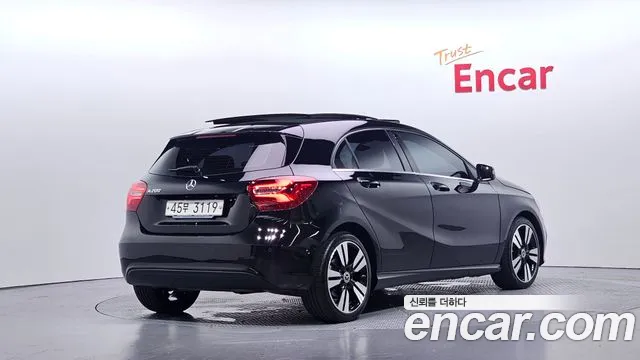 Mercedes-Benz A-Class 2018 thumb 8