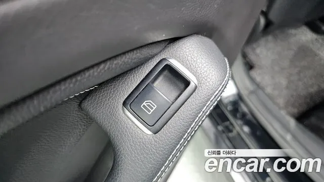Mercedes-Benz A-Class 2018 thumb 6