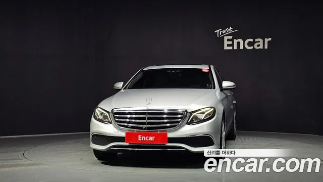 Mercedes-Benz E-Class 2017 thumb 12
