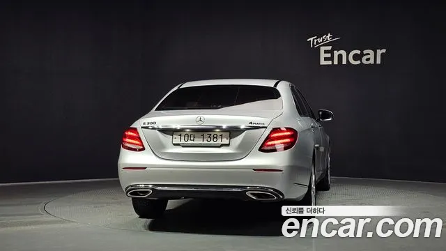 Mercedes-Benz E-Class 2017 thumb 10