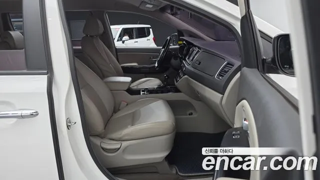 Kia Carnival 2014 thumb 4