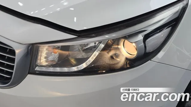 Kia Carnival 2014 thumb 5