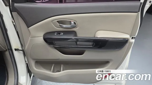 Kia Carnival 2014 thumb 7