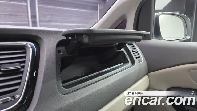 Kia Carnival 2014 thumb 12