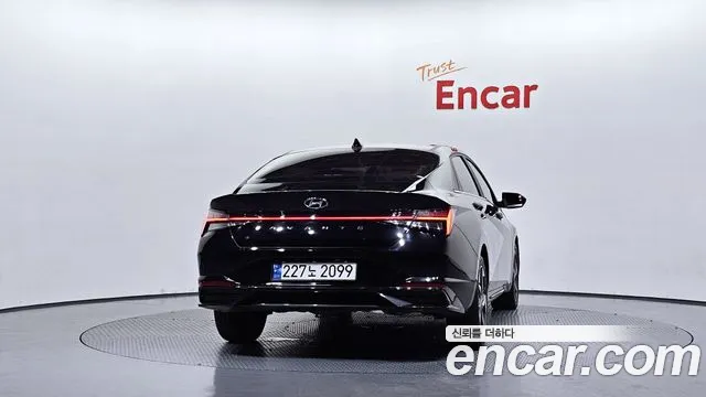 Hyundai Elantra 2023 thumb 4