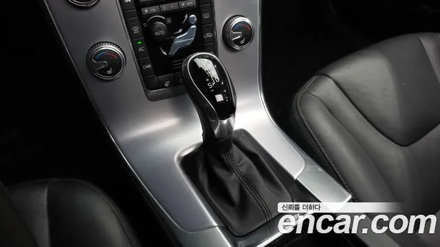 Volvo S60 2016 thumb 12