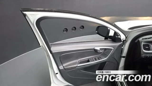 Volvo S60 2016 thumb 3