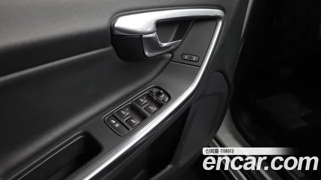 Volvo S60 2016 thumb 5