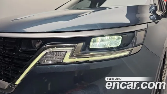 Kia Carnival 2021 thumb 3