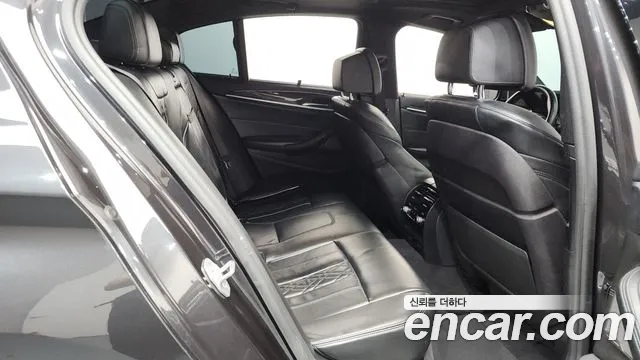 BMW 5 серии 2017 thumb 5