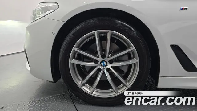 BMW 5 серии 2017 thumb 12