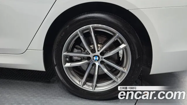 BMW 5 серии 2017 thumb 5