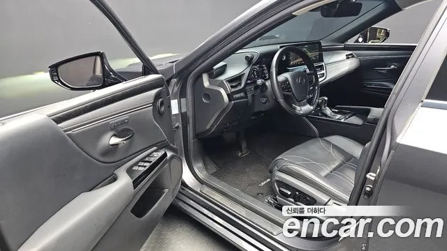 Lexus ES 300h 2023 thumb 5