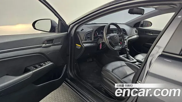 Hyundai Avante 2017 thumb 3
