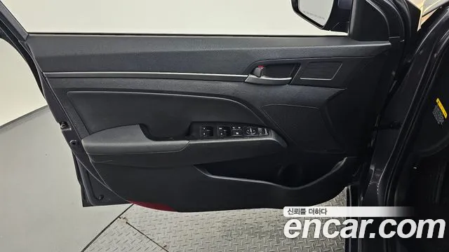 Hyundai Avante 2017 thumb 8