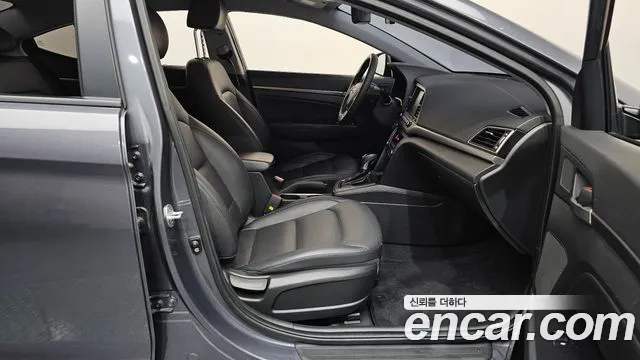 Hyundai Avante 2017 thumb 12