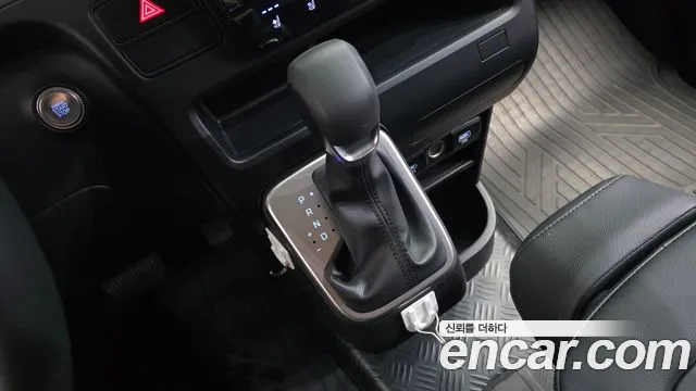 Hyundai Staria 2024 thumb 12