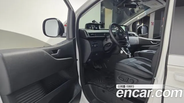 Hyundai Staria 2024 thumb 11