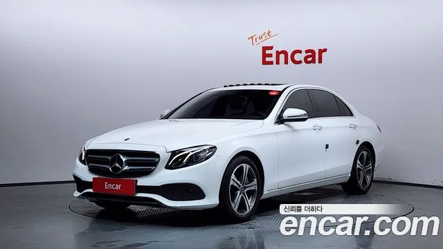 Mercedes-Benz E-Class 2018 thumb 10