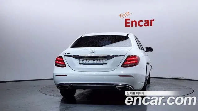 Mercedes-Benz E-Class 2018 thumb 5