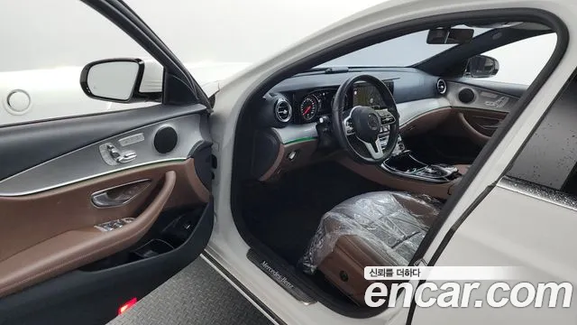 Mercedes-Benz E-Class 2018 thumb 11