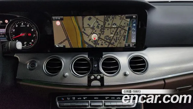 Mercedes-Benz E-Class 2018 thumb 9