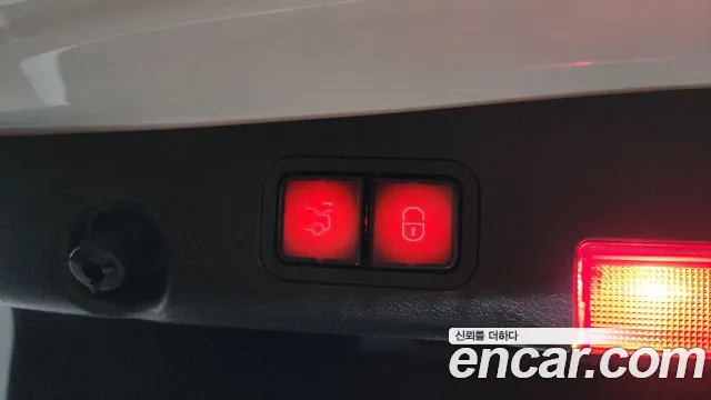 Mercedes-Benz E-Class 2018 thumb 12
