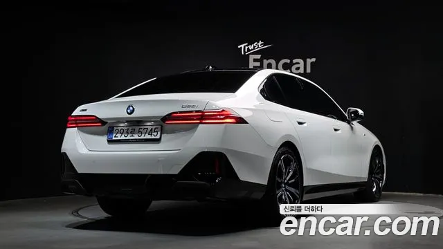 BMW 5 серии 2025 thumb 9