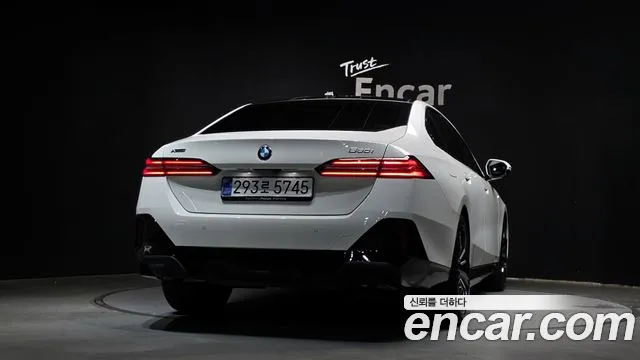 BMW 5 серии 2025 thumb 11