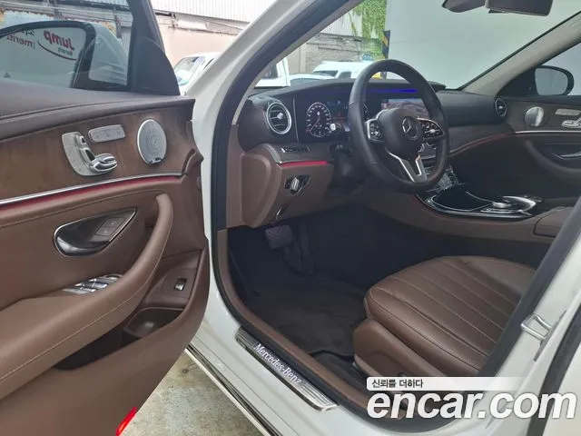 Mercedes-Benz E-Class 2018 thumb 7