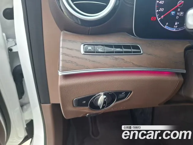 Mercedes-Benz E-Class 2018 thumb 4