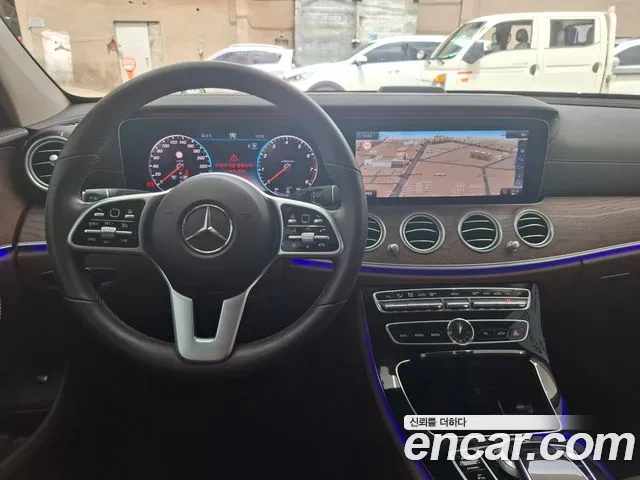 Mercedes-Benz E-Class 2018 thumb 6