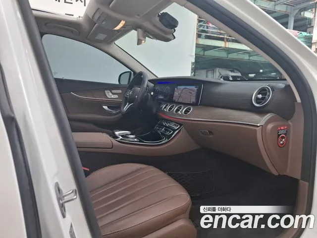 Mercedes-Benz E-Class 2018 thumb 8