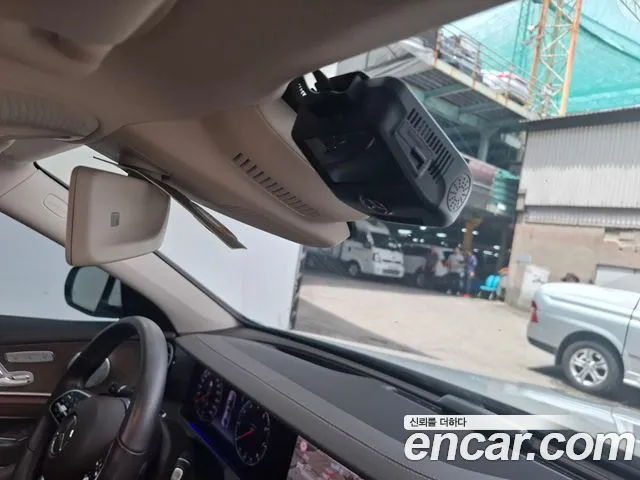 Mercedes-Benz E-Class 2018 thumb 9