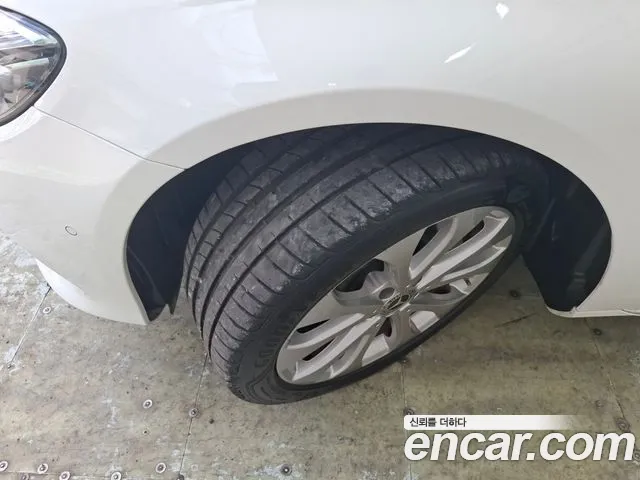Mercedes-Benz E-Class 2018 thumb 11