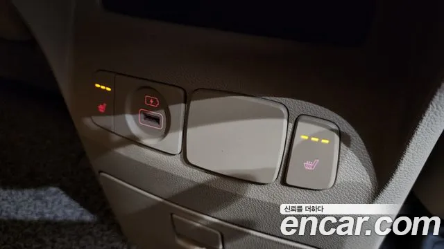 Kia Carnival 2018 thumb 6