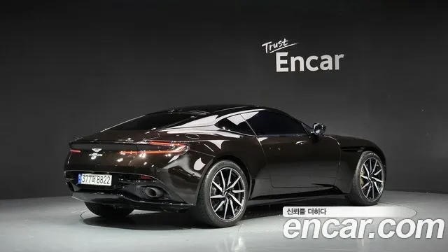 Aston Martin DB11 2020 thumb 3